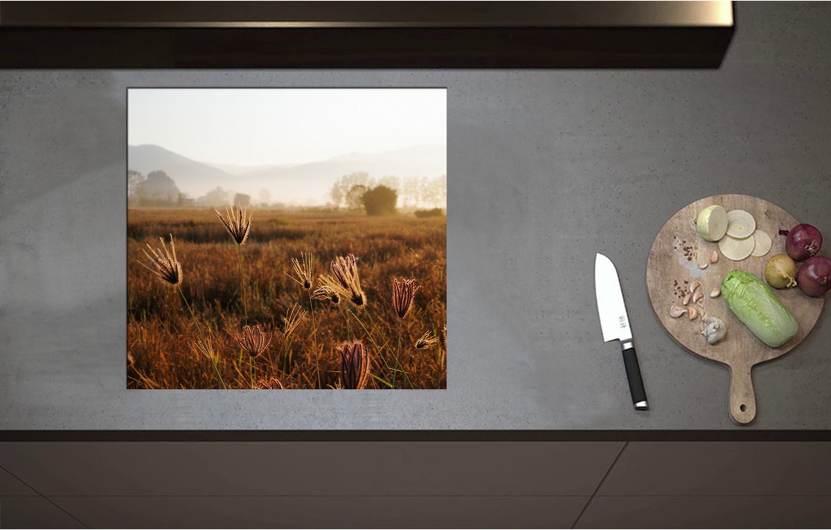 Inductieplaat Beschermer - Chloris Gayana Grassen in het Weiland bij Gebergte - 58x55 cm - 2 mm Dik - Inductie Beschermer - Bescherming Inductiekookplaat - Kookplaat Beschermer van Wit Vinyl