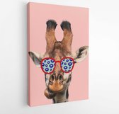 Onlinecanvas - Schilderij - Funny Art Collage. Giraffe Wearing Sunglasses. Art -vertical Vertical - Multicolor - 40 X 30 Cm