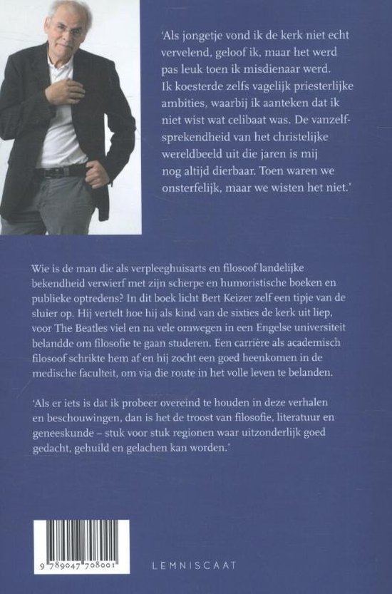 Achterkant van een boek met een foto van Bert Keizer en tekst over zijn leven en het boek 'Vroeger waren we onsterfelijk'.