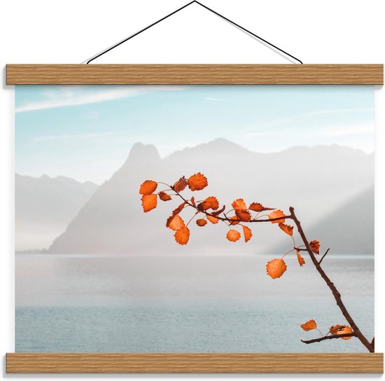 Schoolplaat – Oranje Tak bij Zee en Bergen - 40x30cm Foto op Textielposter (Wanddecoratie op Schoolplaat)