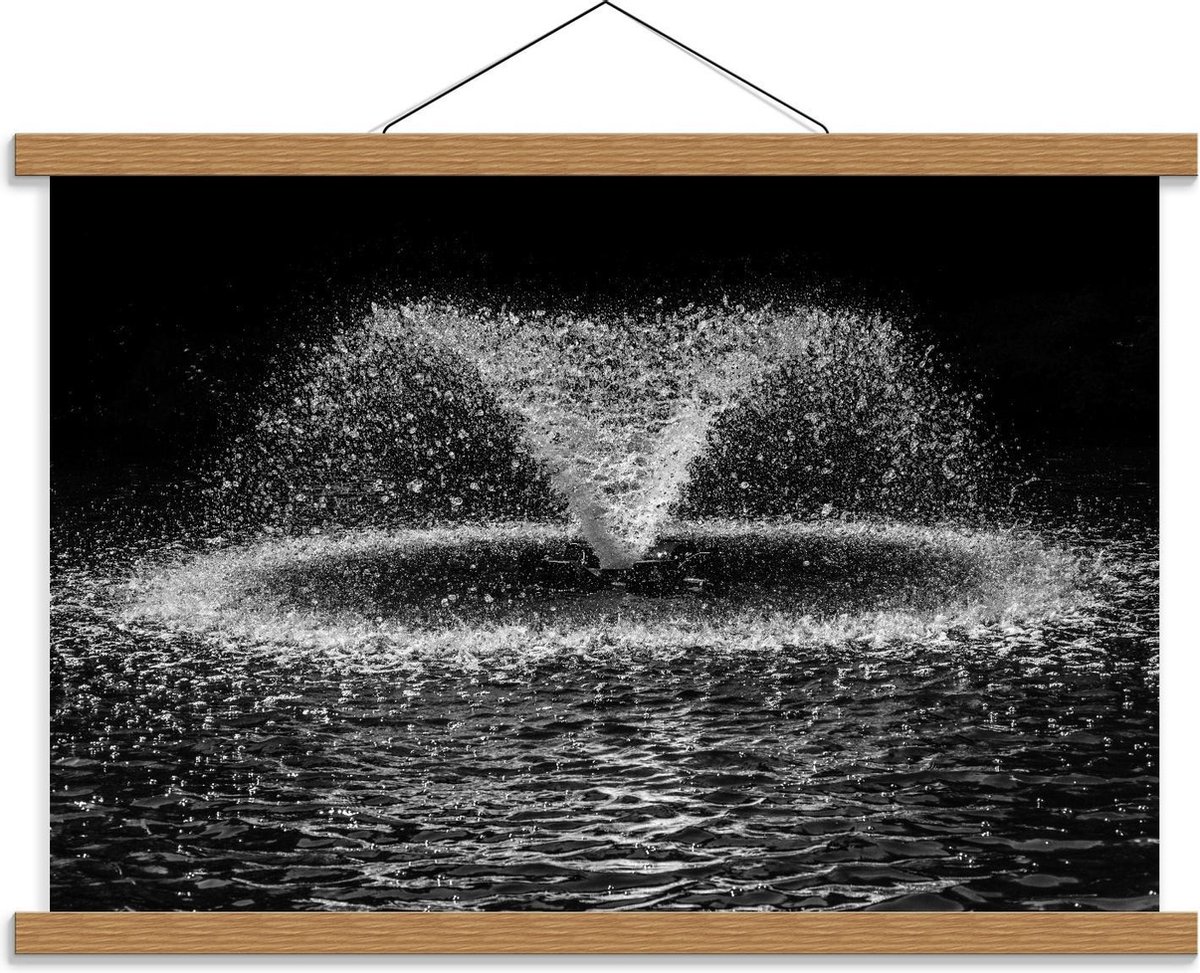 Schoolplaat – Spetterende Water Fontein - 60x40cm Foto op Textielposter (Wanddecoratie op