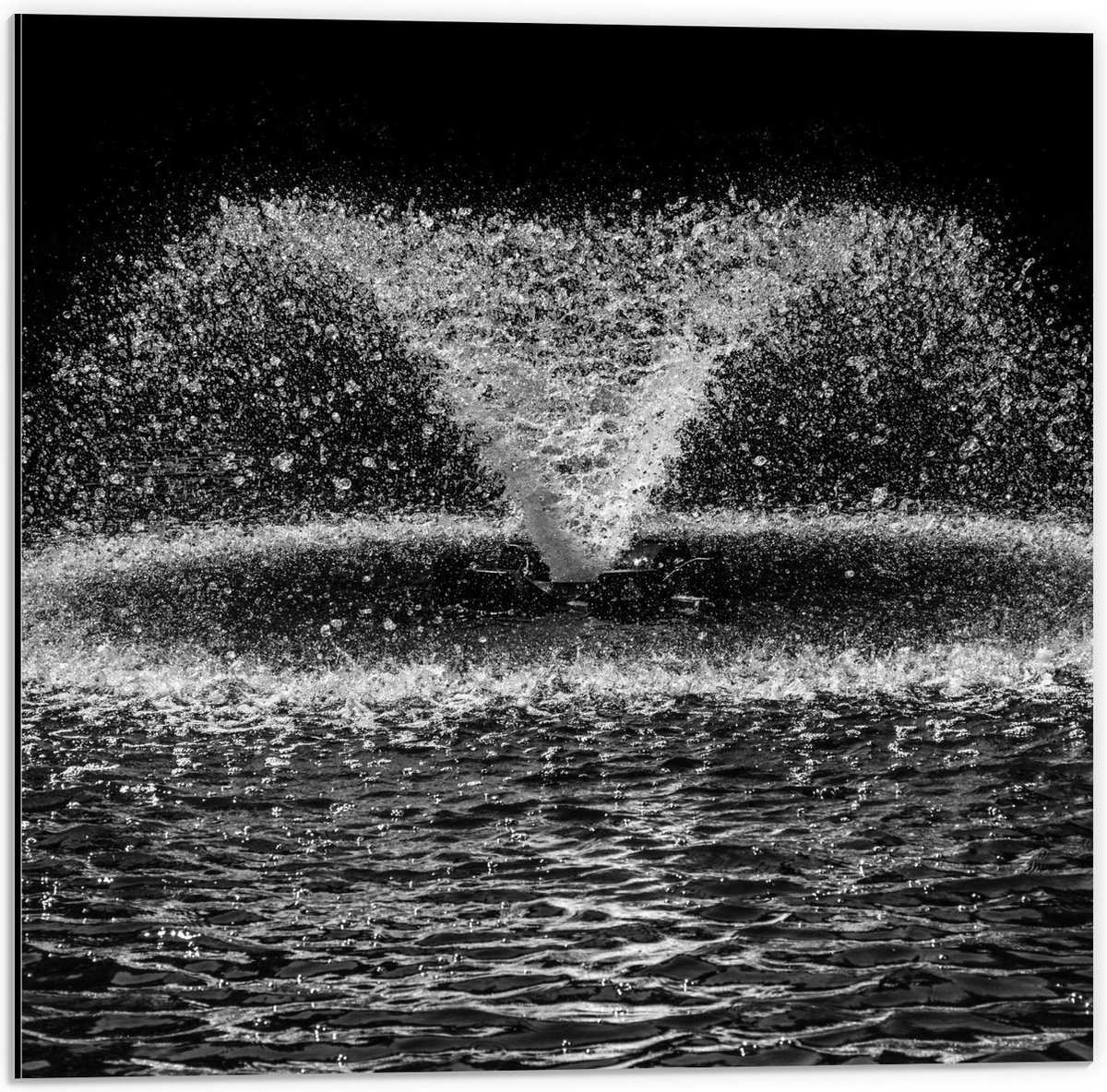 Dibond - Spetterende Water Fontein - 50x50cm Foto op Aluminium (Wanddecoratie van metaal)