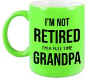 Im not retired im a full time grandpa pensioen mok / beker neon groen afscheidscadeau 330 ml