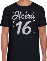 Hoera 16 jaar verjaardag cadeau t-shirt - zilver glitter op zwart - heren - cadeau shirt S