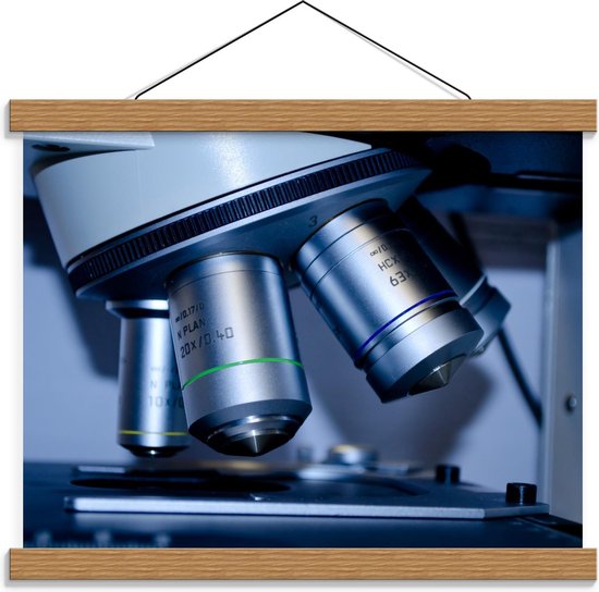 Schoolplaat – Microscoop van Dichtbij - 40x30cm Foto op Textielposter (Wanddecoratie op Schoolplaat)