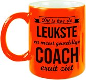 Leukste en meest geweldige coach cadeau koffiemok / theebeker neon oranje 330 ml