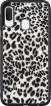 Leuke Telefoonhoesjes - Hoesje geschikt voor Samsung Galaxy A20e - Luipaard grijs - Backcover zwart - Luipaardprint - Grijs
