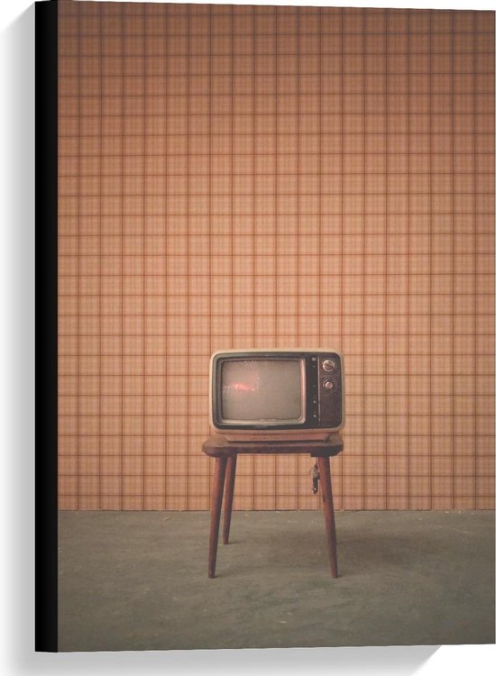 Canvas  - Oude Televisie op Krukje voor Oranje Muur - 40x60cm Foto op Canvas Schilderij (Wanddecoratie op Canvas)
