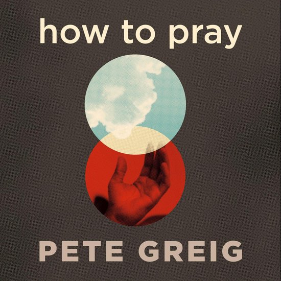 Boek 'how to pray' door Pete Greig met een cirkelvormig ontwerp van een hand en een wolk.