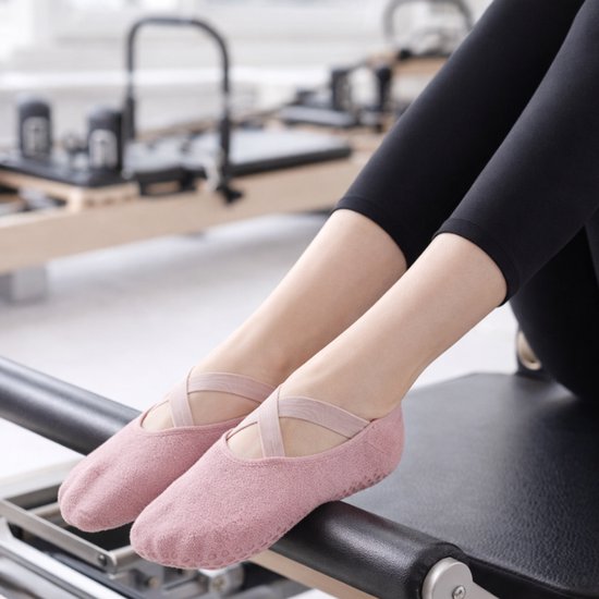 Pilates sokken - Anti Slip Sokken - Yoga Sokken - Set van 3 Stuks Sport sokken - One Size Fits All - Dames Sokken - Zwart, Roze, Paars van Merkloos — afbeelding 2