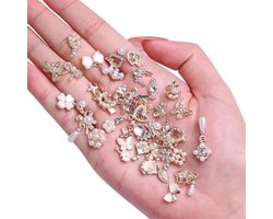 MK Stoer -Nail Art harten en strikken - 3D gouden parel - Strass steentjes - Luxe - Bengelen - Nageldecoraties - Geschikt voor Doe-het-zelf manicure - Hars nagel edelstenen - 50 stuks gemengde - Nagel art bedels - Ontwerp