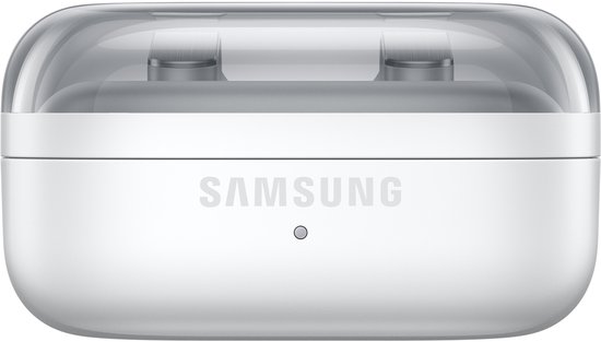 Een gesloten witte oplaadcase met een transparante deksel en het Samsung-logo.