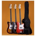Drie VISIONSTRING bassgitaren (sunburst, zwart, rood) met gig bag, versterker en accessoires op oranje achtergrond.