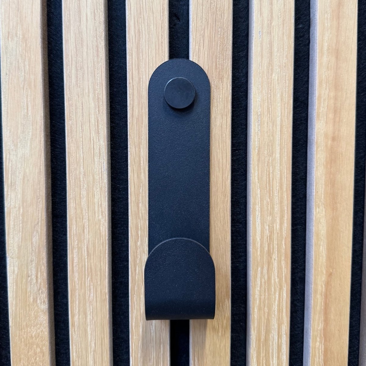 Hanger voor akoestisch wandpaneel | akoestische panelen | akupanel | accessoire akoestisch wandpaneel