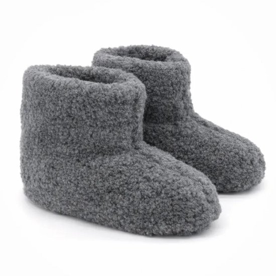 Donkergrijze wollen pantoffels van Skéépe, model hoog.