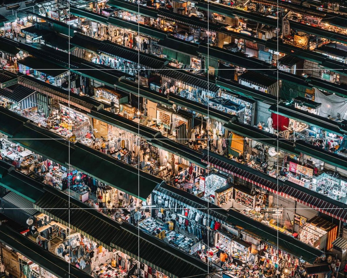IXXI Night Market, Tristan Zhou - 100 x 80 cm - Gratis ophangtool - Grote wanddecoratie en posters - Fotografie, Mancave, Woonkamer, Gang, Stad