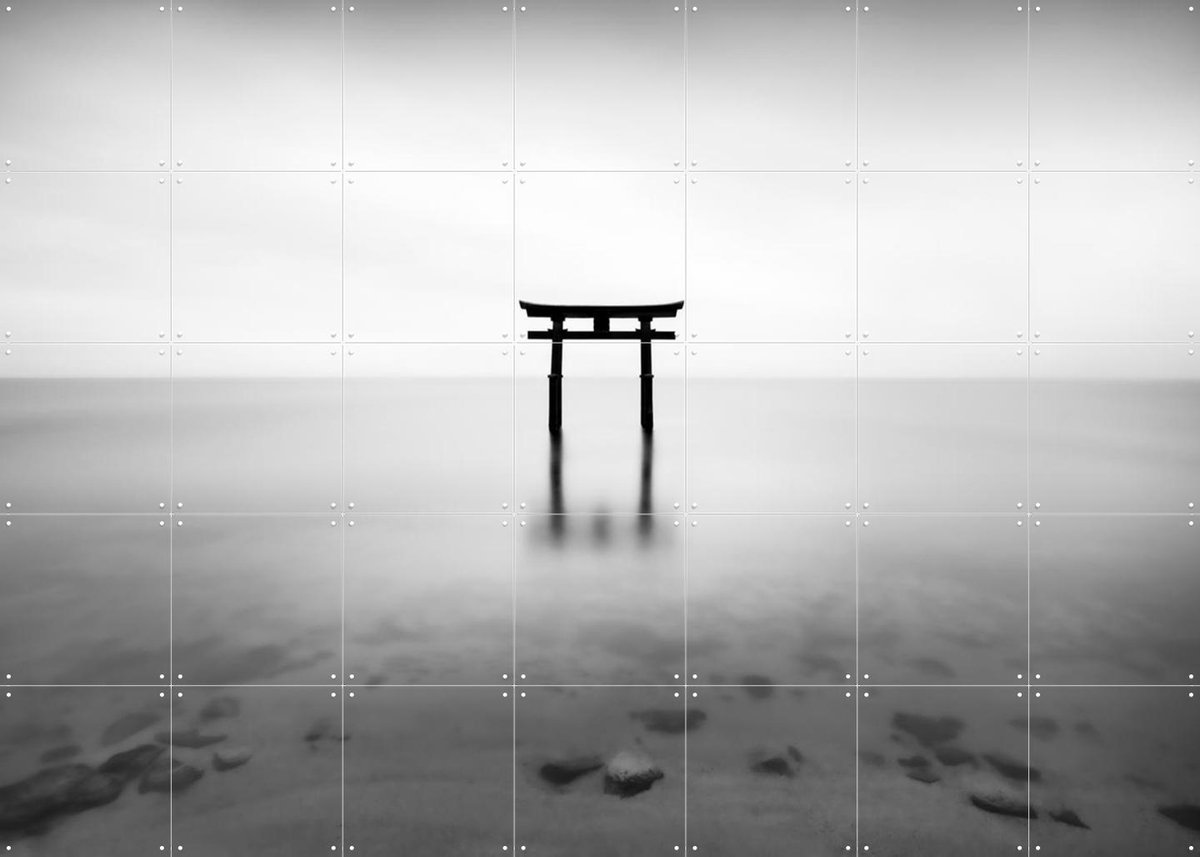 IXXI Torii Gate Lake Biwa - Japan, Jan Becke - 140 x 100 cm - Gratis ophangtool - Grote wanddecoratie en posters - Minimalisme, Fotografie, Woonkamer