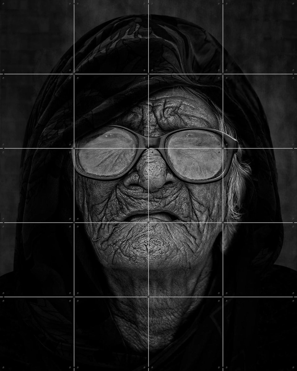 IXXI Grandma, Sayyed Nayyer Reza & Various - 80 x 100 cm - Gratis ophangtool - Grote wanddecoratie en posters - Fotografie, Klassiek, Vintage
