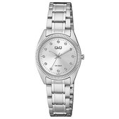 Montre argentée pour femme avec logo Q&Q, points brillants et bracelet en acier.