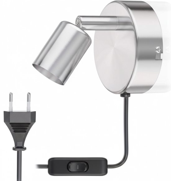 Zilverkleurige wandlamp met zwenkbare spot, zwarte kabel en stekker met schakelaar.