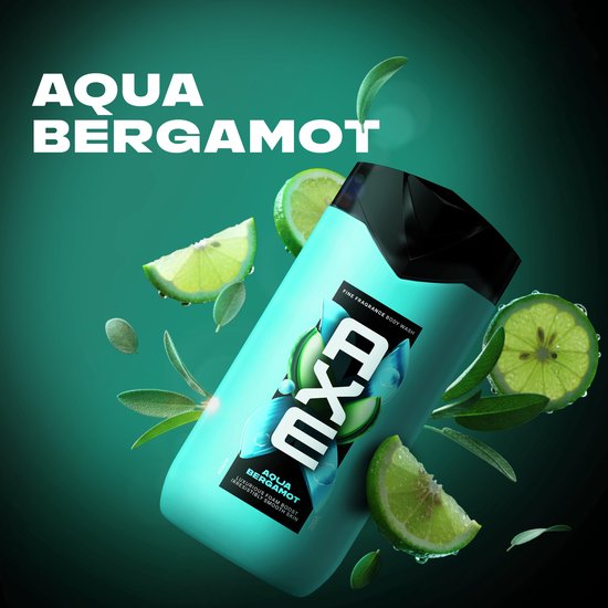 Turquoise Axe "Aqua Bergamot" douchegel fles zwevend tussen schijfjes limoen en blaadjes.