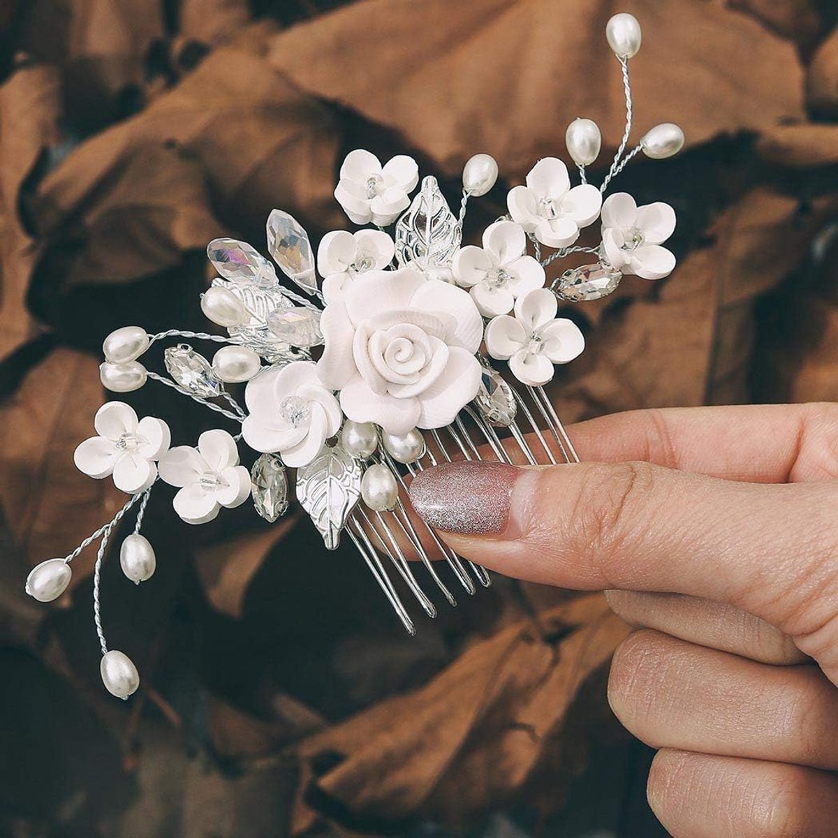 Haarkam voor bruid met kristallen en bloemenaccessoires