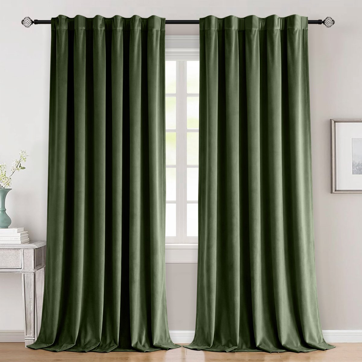 Qelus 2 Stuks Luxe Gevoerde Velours Gordijnen - 260gsm - Verduisterend & Isolerend - Multifunctionele Plooiband - Met Grijze Achterzijde - voor Slaapkamer en Woonkamer - 132x304cm - Olijfgroen