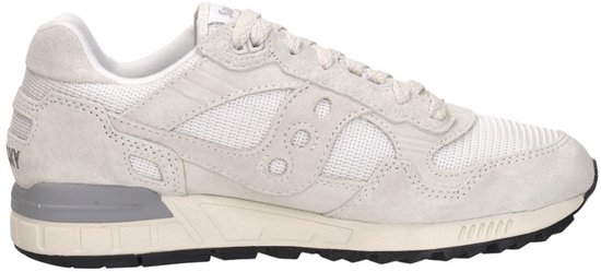 Lichte grijze Saucony Shadow 500 sneaker van suède en mesh met veters. Zwarte zool.