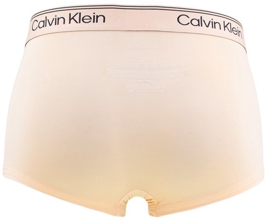 Lichtroze Calvin Klein trunk met beige gestreepte tailleband.