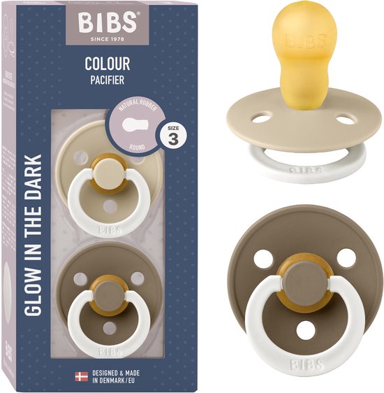 Verpakking van 2 BIBS speentjes, maat 3, van natuurlijk rubber. Eén speen is vanillekleurig met een gele tepel, de ander donker eikenkleurig met een bruine tepel. Beide met wit handvat.