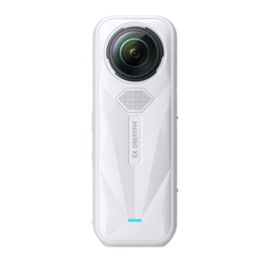 Witte Insta360 X5 action camera met diamantpatroon en 'Insta360 X5' logo.