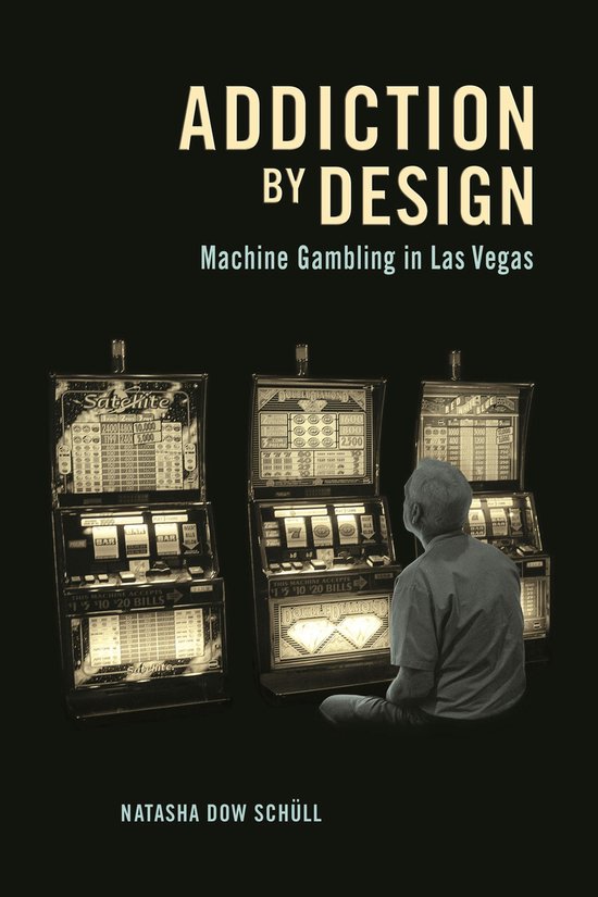 Couverture de livre avec le titre 'Addiction by Design' et un homme assis devant trois machines à sous à Las Vegas.