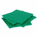 Stapel groene Plus-Plus basis bouwplaten.