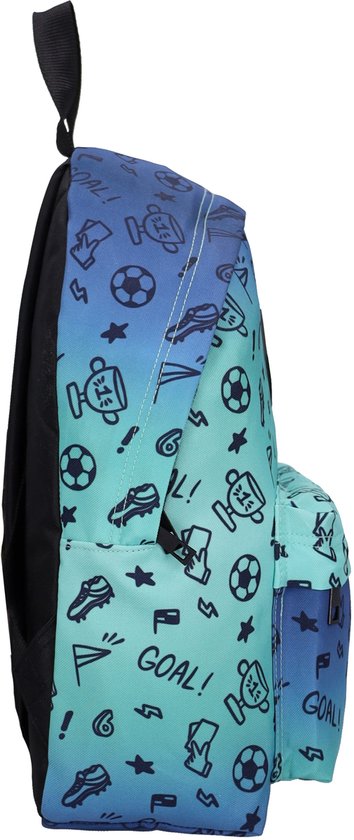 Zijzicht van een blauw-groene rugzak met voetbalprint: voetbalschoenen, ballen en 'GOAL!'-tekst.