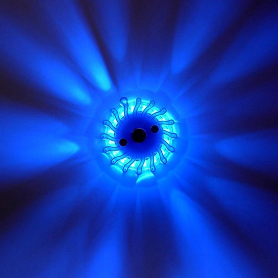 Blauwe LED-lamp straalt lichtstralen uit. De lamp heeft een rond ontwerp met 12 flexibele, blauwe spaken.