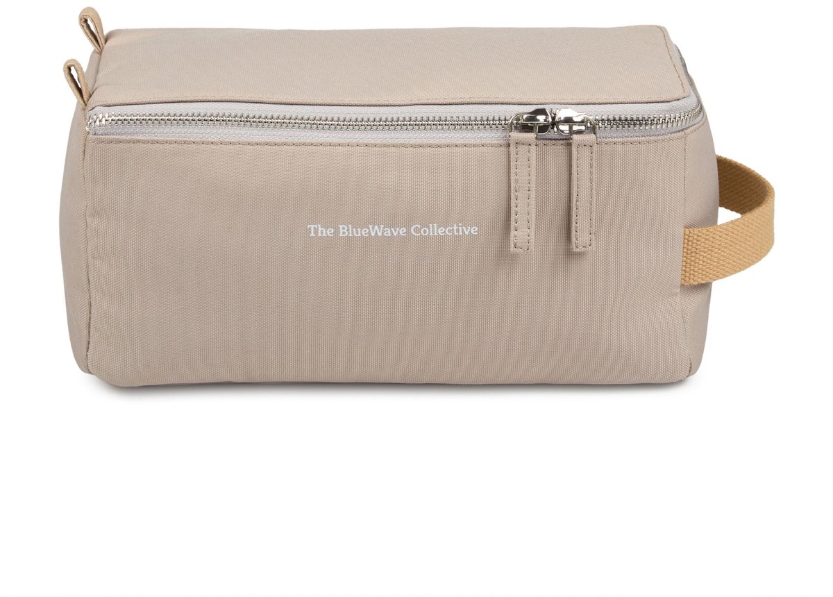 Toilettas voor heren & dames – waterdicht make-up tasje – gemaakt van gerecycled materiaal – Sand Stone – The BlueWave Collective