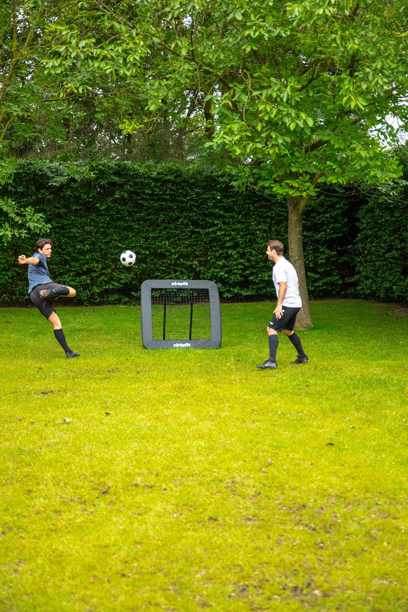 VirtuFit Verstelbare Rebounder Pro - Kickback - 124 x 124 cm - Voetbal Rebounder - Tchouck - Rebounder Trampoline - Inclusief Grondankers - Verstelbaar Voor Verschillende Intensiteitsniveaus - Makkelijk Op Te Bergen - Geschikt Voor Binnen- en Buiten — afbeelding 2