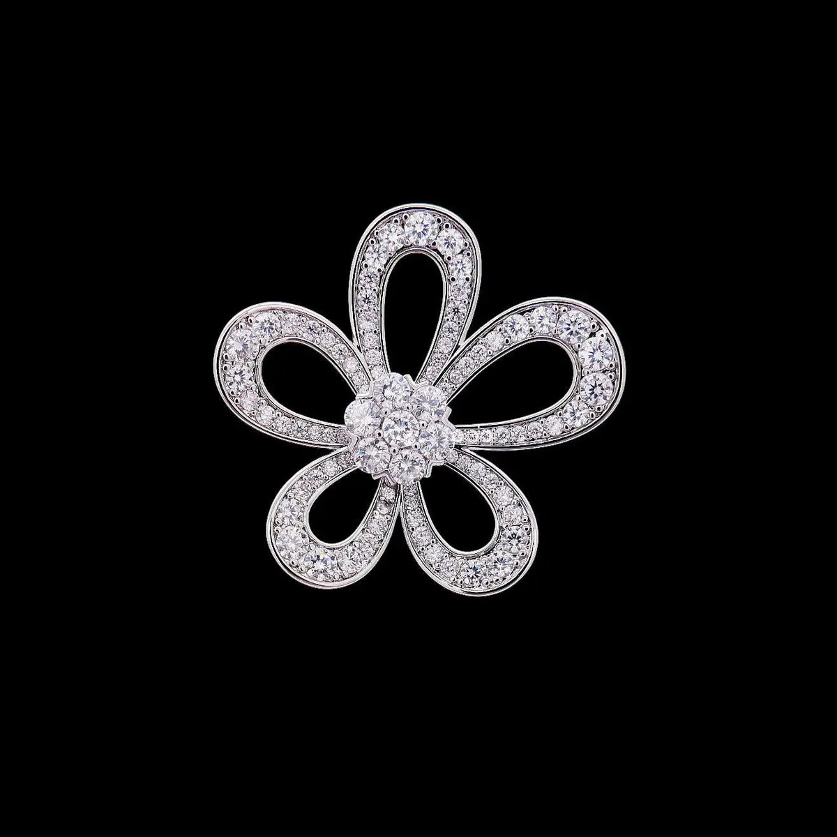 Victoria Valenza Zilverkleurige Cosmos Bloem Broche met Zirkonia Stenen - Broche - Zilverkleurig - Bloem broche - Zirkonia
