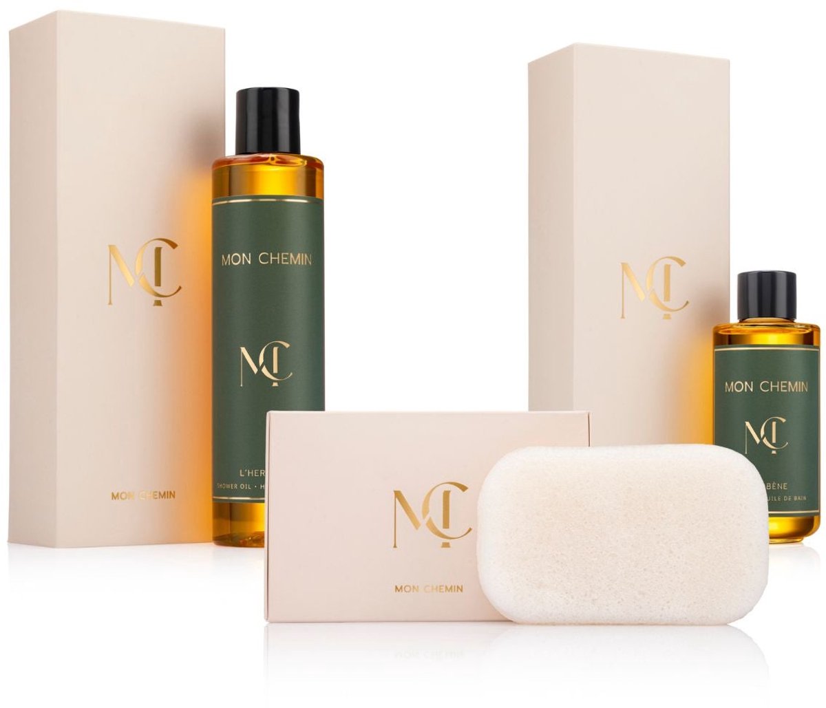 Mon Chemin® L'Herbéne Ritual Set | Badolie & Doucheolie + Konjac Lichaamsspons – Ultiem Badritueel