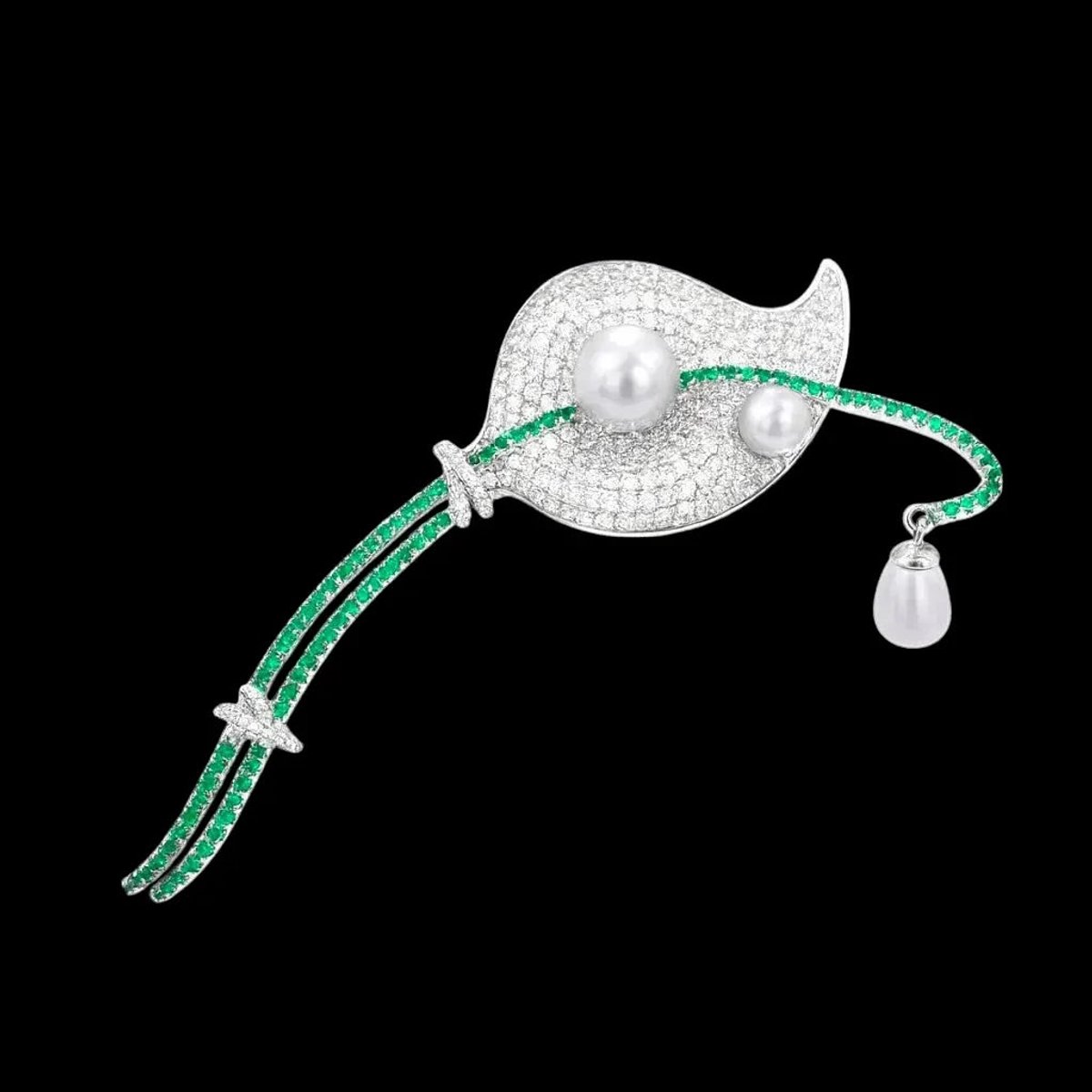 Victoria Valenza Zilverkleurige Calla Lelie Broche en Hanger met Zirkonia Stenen en Parels - Broche - Zilverkleurig - Bloem broche en hanger - Zirkonia