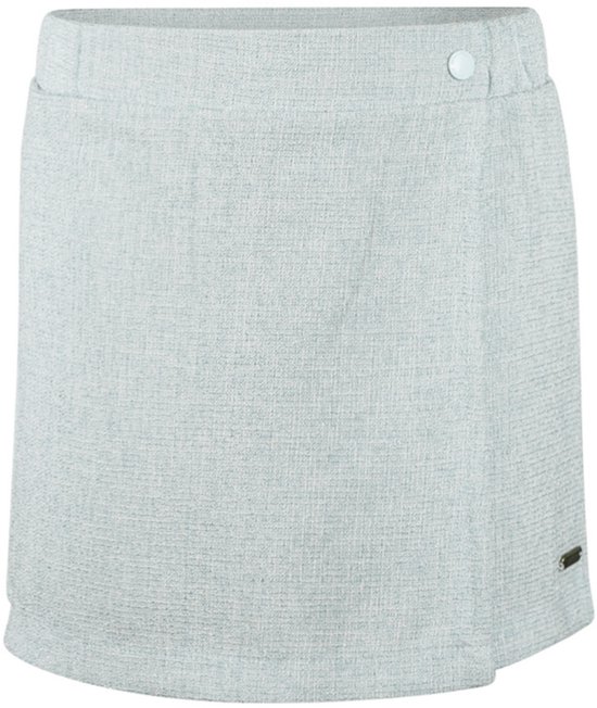Lichtblauwe skort met textuur en een knoopsluiting aan de voorkant.