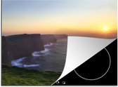 KitchenYeah® Inductie beschermer 60x52 cm - Zonsopkomst op de Kliffen van Moher in Ierland - Kookplaataccessoires - Afdekplaat voor kookplaat - Inductiebeschermer - Inductiemat - Inductieplaat mat