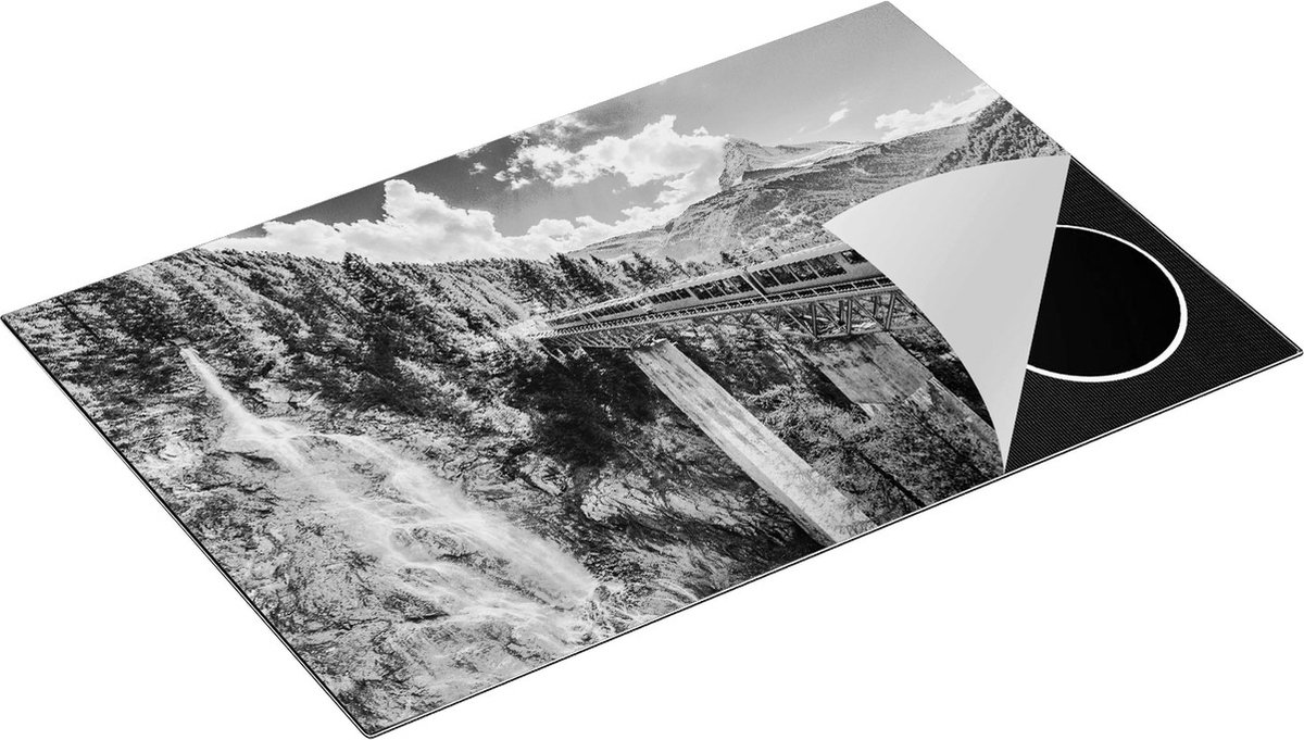 Chefcare Inductie Beschermer Trein op een Brug bij een Waterval in Zwitserland - Zwart Wit - 80x50 cm - Afdekplaat Inductie - Kookplaat Beschermer - Inductie Mat