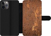 Bookcase Geschikt voor iPhone 11 Pro Max telefoonhoesje - Metaal - Roest print - Staal - Met vakjes - Wallet case met magneetsluiting