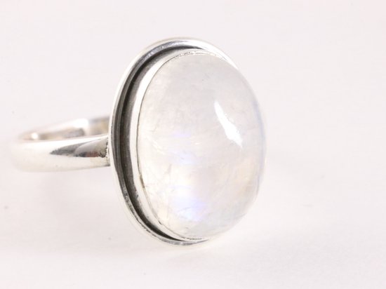 Ovale zilveren ring met regenboog maansteen - maat 17.5