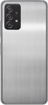 Geschikt voor Samsung Galaxy A33 5G hoesje - Metaal print - Zilver - Grijs - Siliconen Telefoonhoesje
