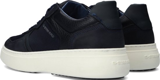 Achterkant van donkerblauwe G-Star Raw sneakers. Witte, dikke zolen met logo. Suède, mesh en lederen details.