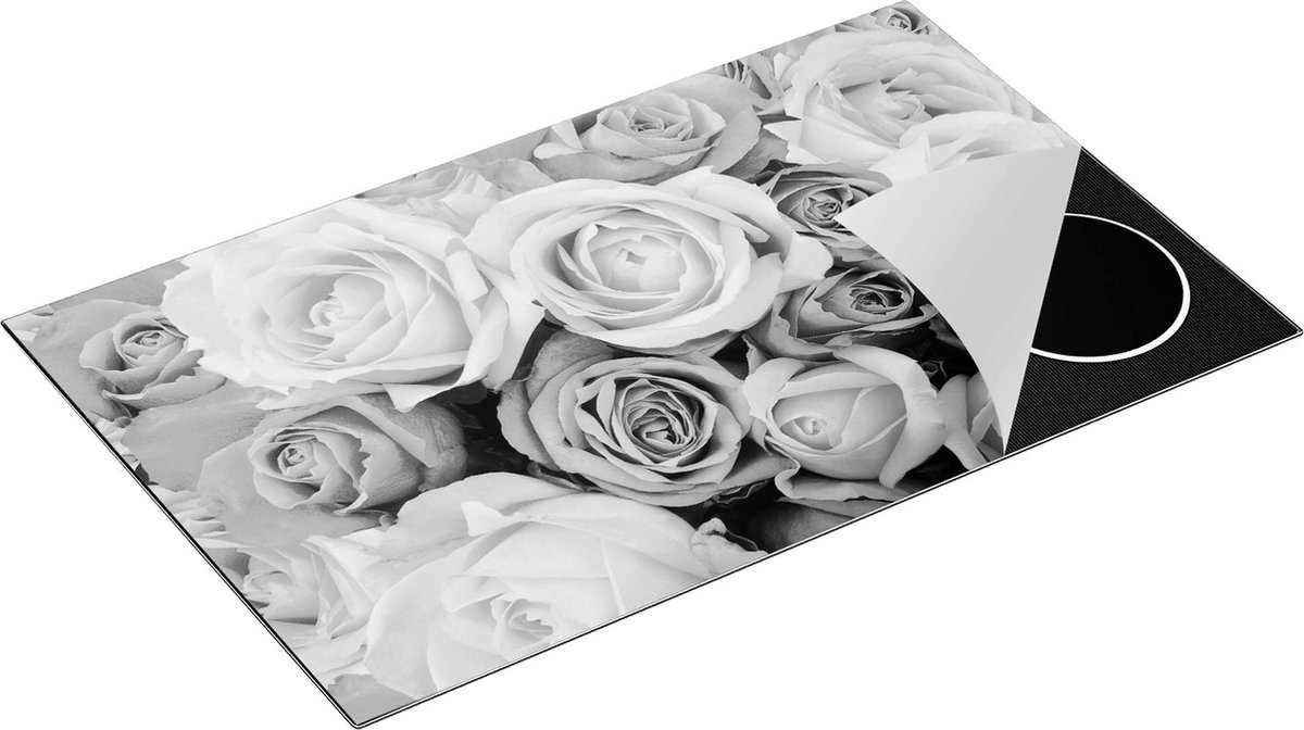 Chefcare Inductie Beschermer Roze Rozen Achtergrond - Bloemen - Zwart Wit - 85x55 cm - Afdekplaat Inductie - Kookplaat Beschermer - Inductie Mat