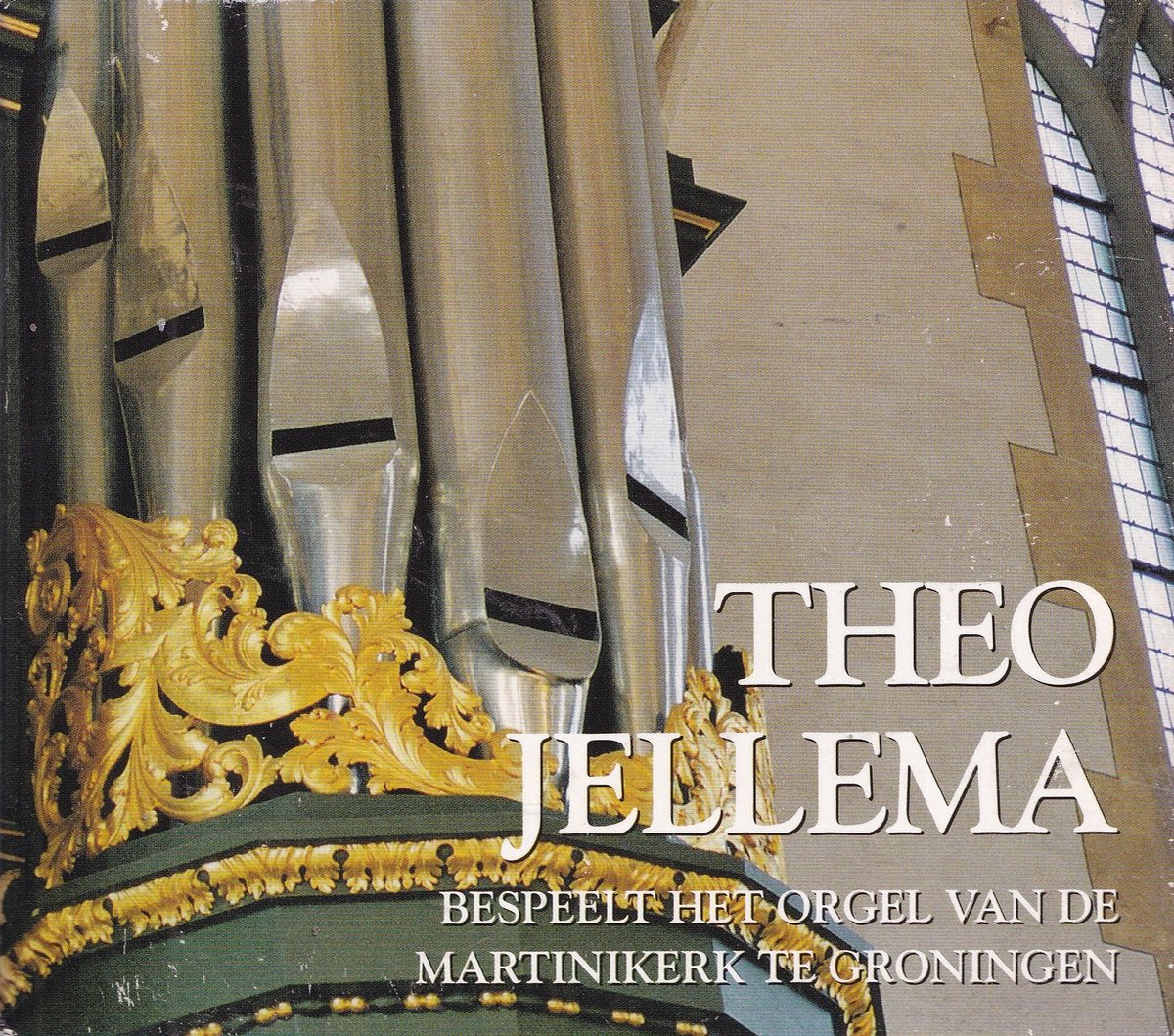 Theo Jellema bespeelt het orgel van de Martinikerk te Groningen