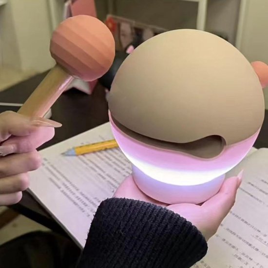Houten Vis Nachtlampje - Oplaadbare Dimbare Tafellamp - Met Leuke Stickers - Drie Helderheidsniveaus - Klein Draadloos Bedlampje - Geschikt voor Babykamer - Badkamer - Sfeervol Nachtlampje - Dimbare Tafellamp - Houten Vis Kloppende Lamp (Roze) van Merkloos — afbeelding 4